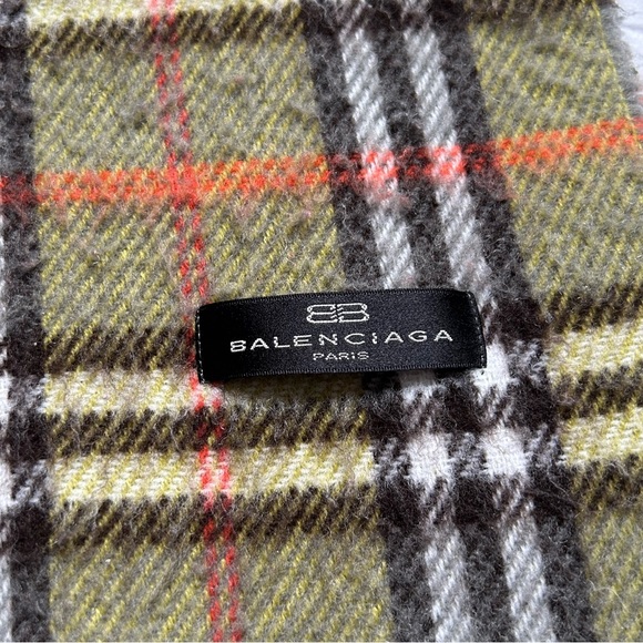 Balenciaga tartan scarf - Picture 2 of 4